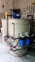 Cuve eau claire équipée d'un surpresseur
