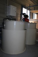 Cuve des eaux chargées en peinture et cuve des eaux claires issues du traitement