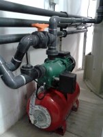 Surpresseur et réseau de canalisations