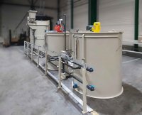 Installation des cuves de stockage des eaux usées et des eaux claires, ainsi que du réacteur SW500
