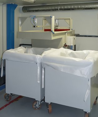 Station d'écrèmage pour le traitement des eaux de cabine de peinture