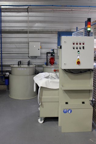 Station de traitement des eaux de lavage de pistolets et matériels de pulvérisation de peinture